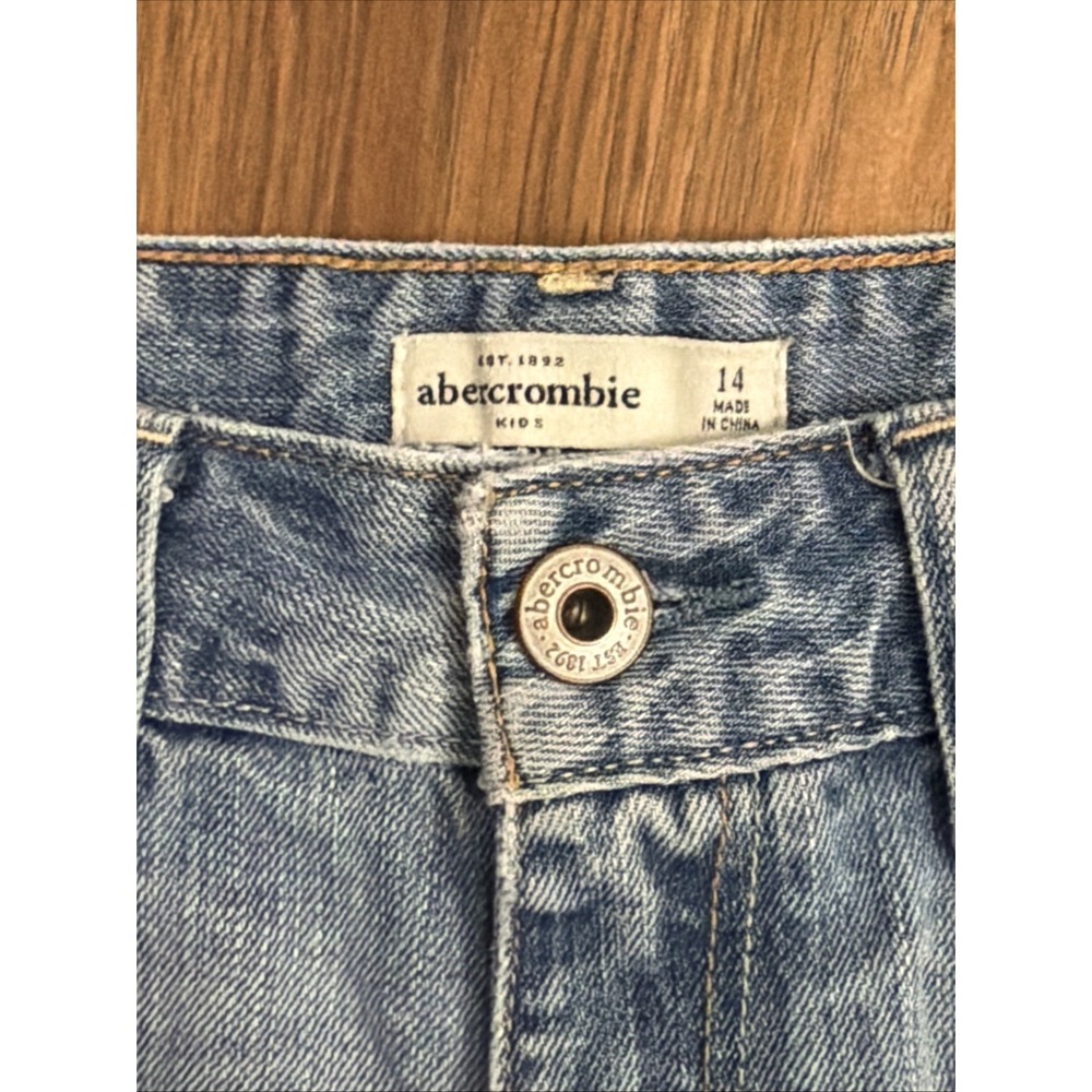 Abercrombie Girls Sz 14 Lowrise Destroyed Jeans Shorts EUC Lt Wash Denim - Picture 5 of 6